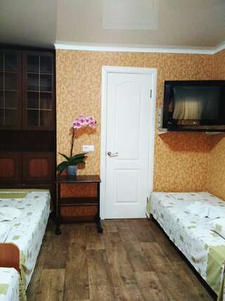 Гостевой дом Античный Дворик Феодосия Семейный номер с душем-3