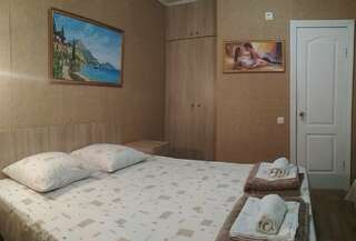 Гостевой дом Античный Дворик Феодосия Трехместный номер «Комфорт» с душем-4