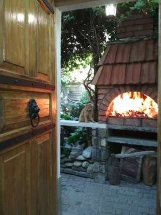 Гостевой дом Античный Дворик Феодосия Трехместный номер «Комфорт» с душем-3