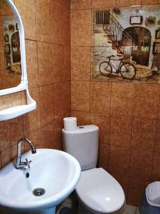 Гостевой дом Античный Дворик Феодосия Семейный номер с душем-2